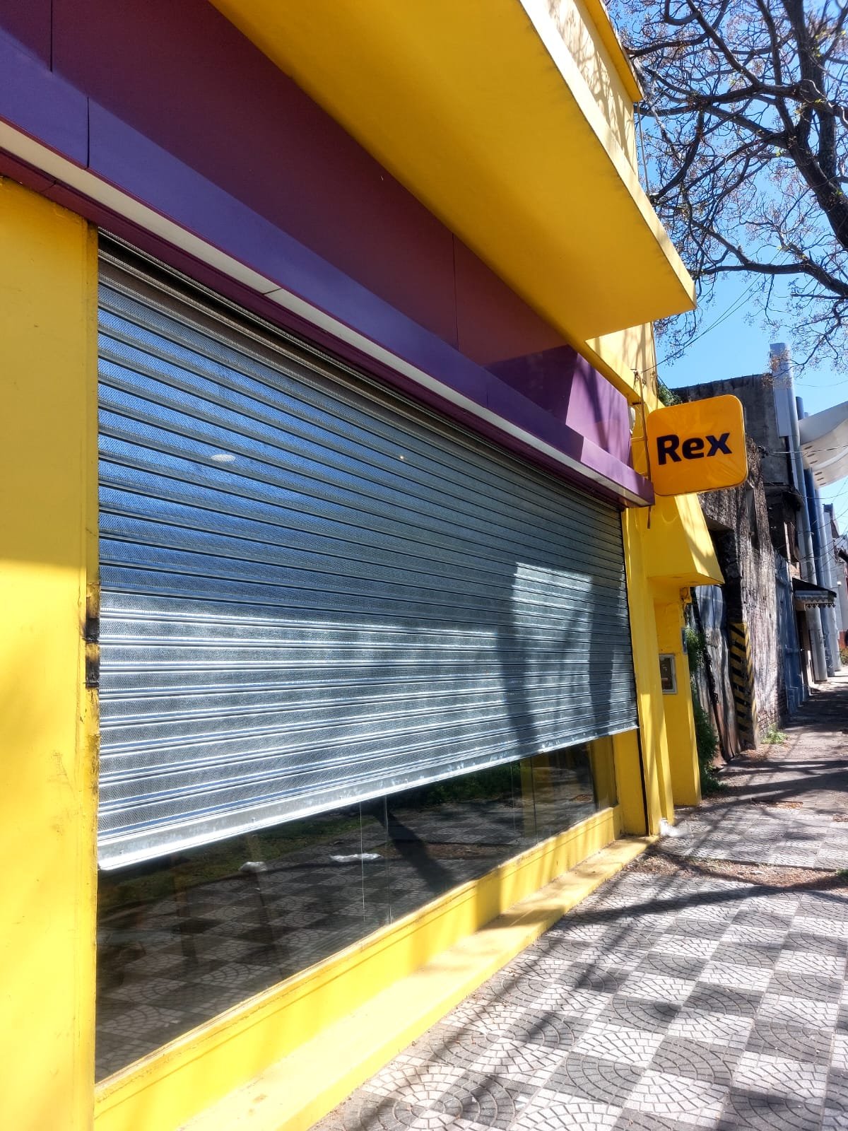 Trabajo de cortina metálica