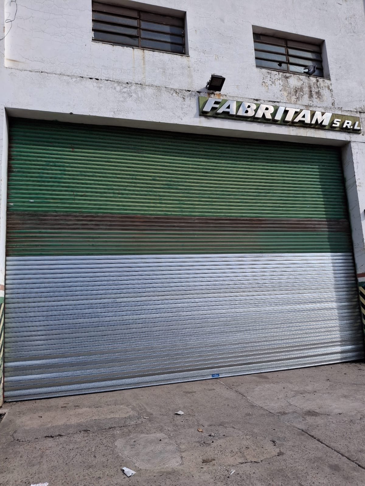 Trabajo de cortina metálica